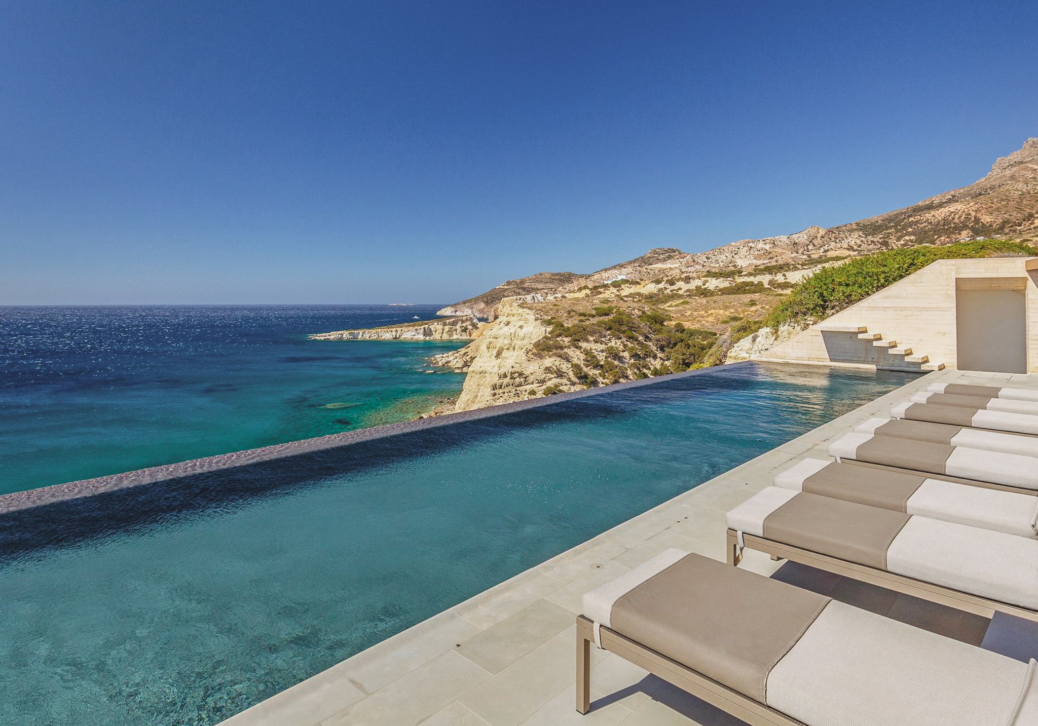 3-Milos-Luxury-Holiday-Villa-pool-ML1001.jpg