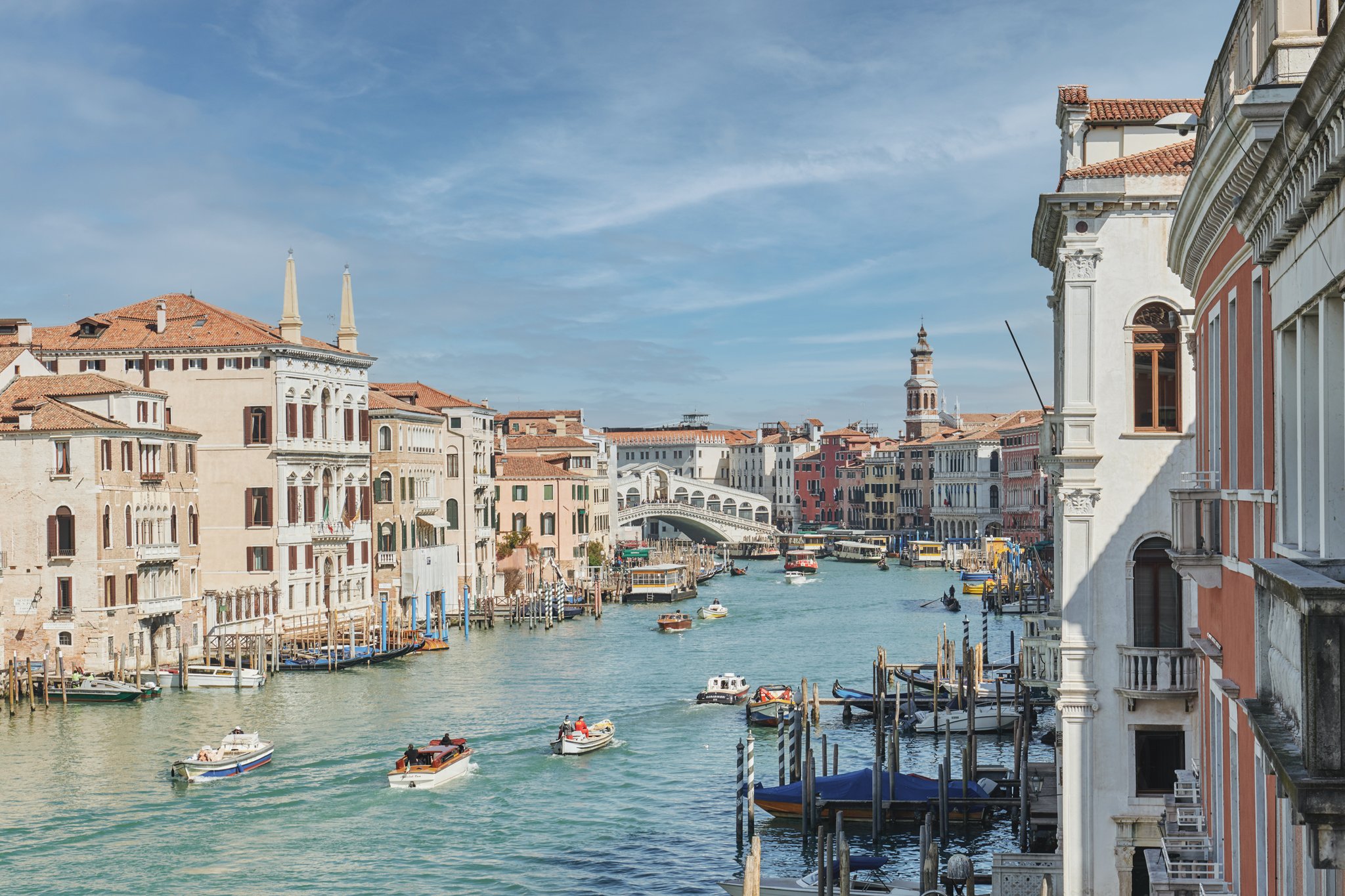 39-Venice-Luxury-Holiday-apartment-palazzo-view-VC1001.jpg