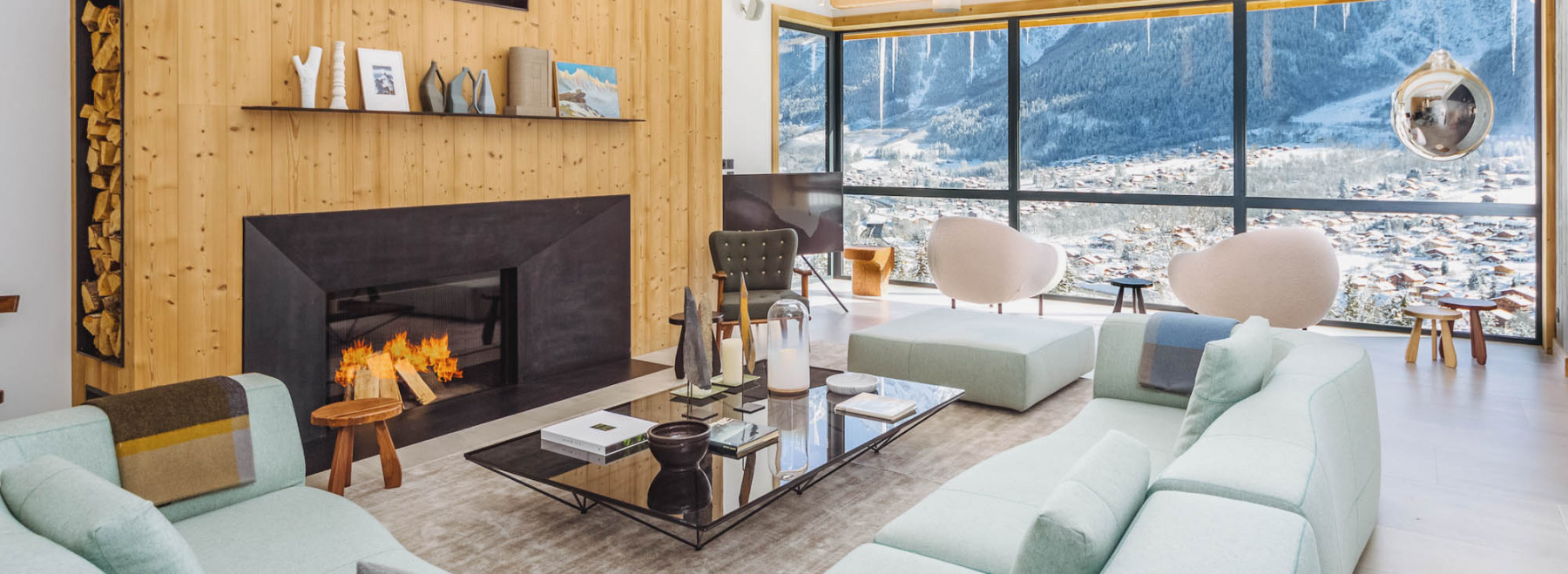 3-Chamonix-luxury-holiday-chalet-rental-living-area-CX1001.jpg