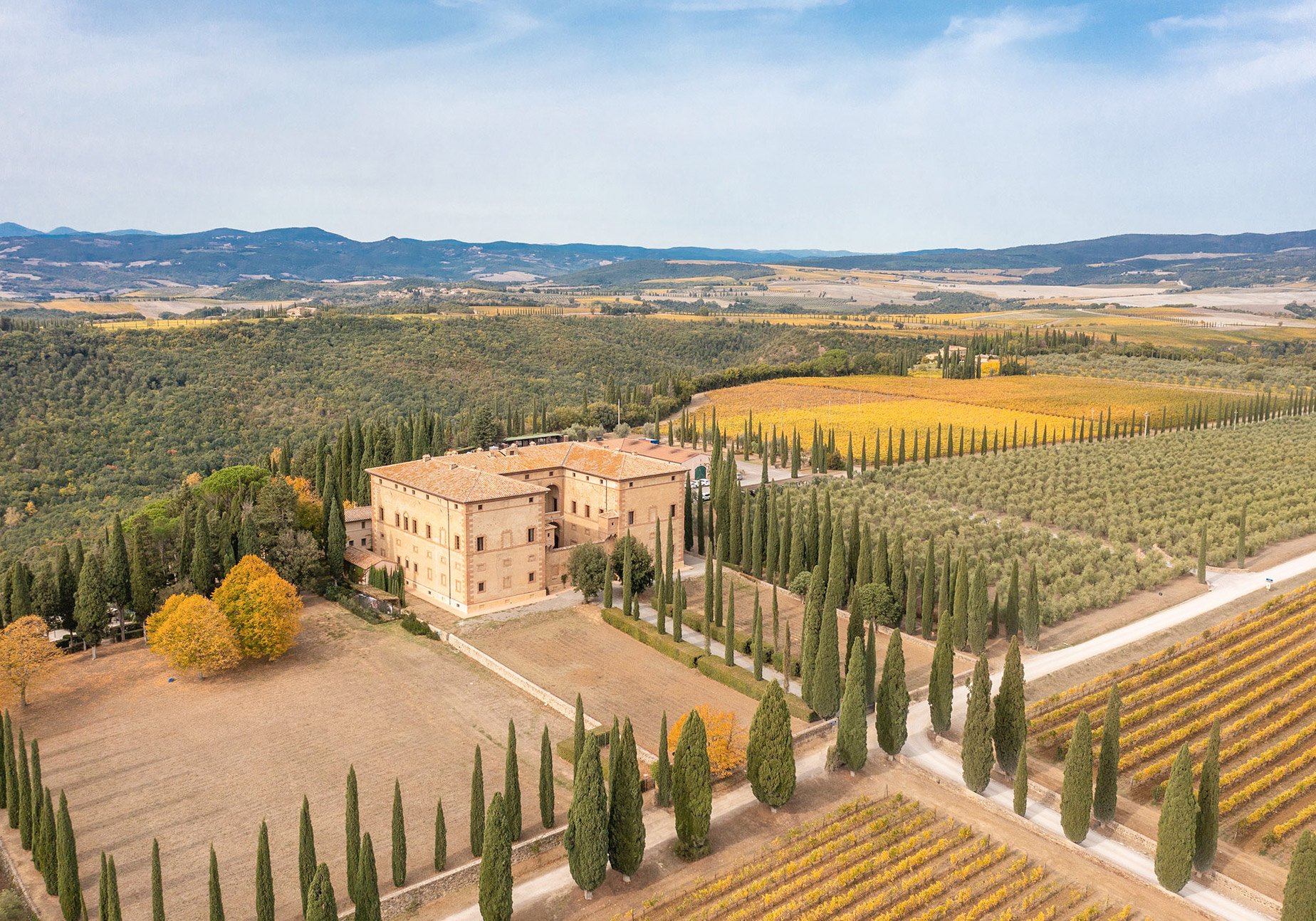 Tuscany-luxury-vacation-villa-rental.jpg