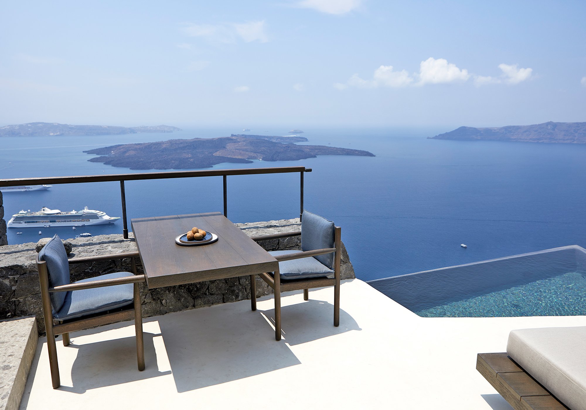 Santorini-luxury-vacation-villa-rentals.jpg
