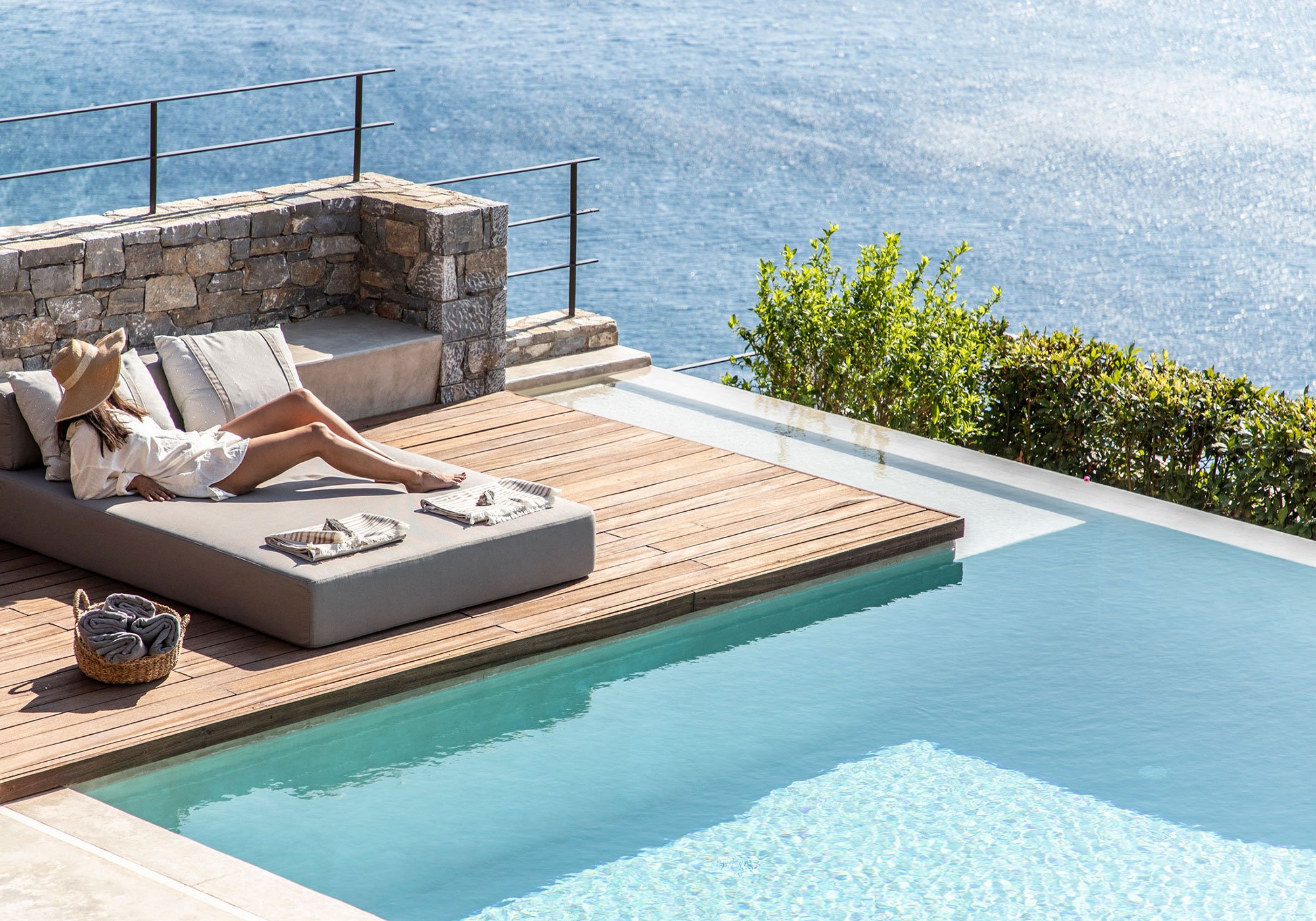 10-crete-luxury-holiday-villa-infinity-pool-CRT1001.jpg