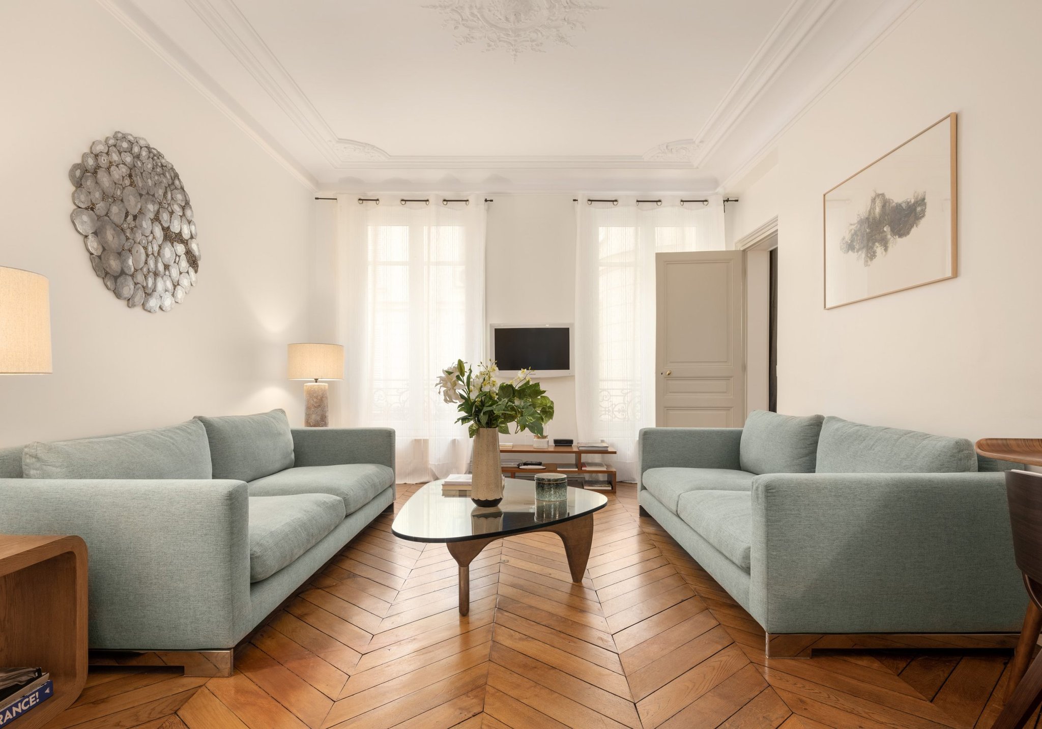 1-Paris-saint-germain-2-bed-apartment-rental-living-room-PA1010