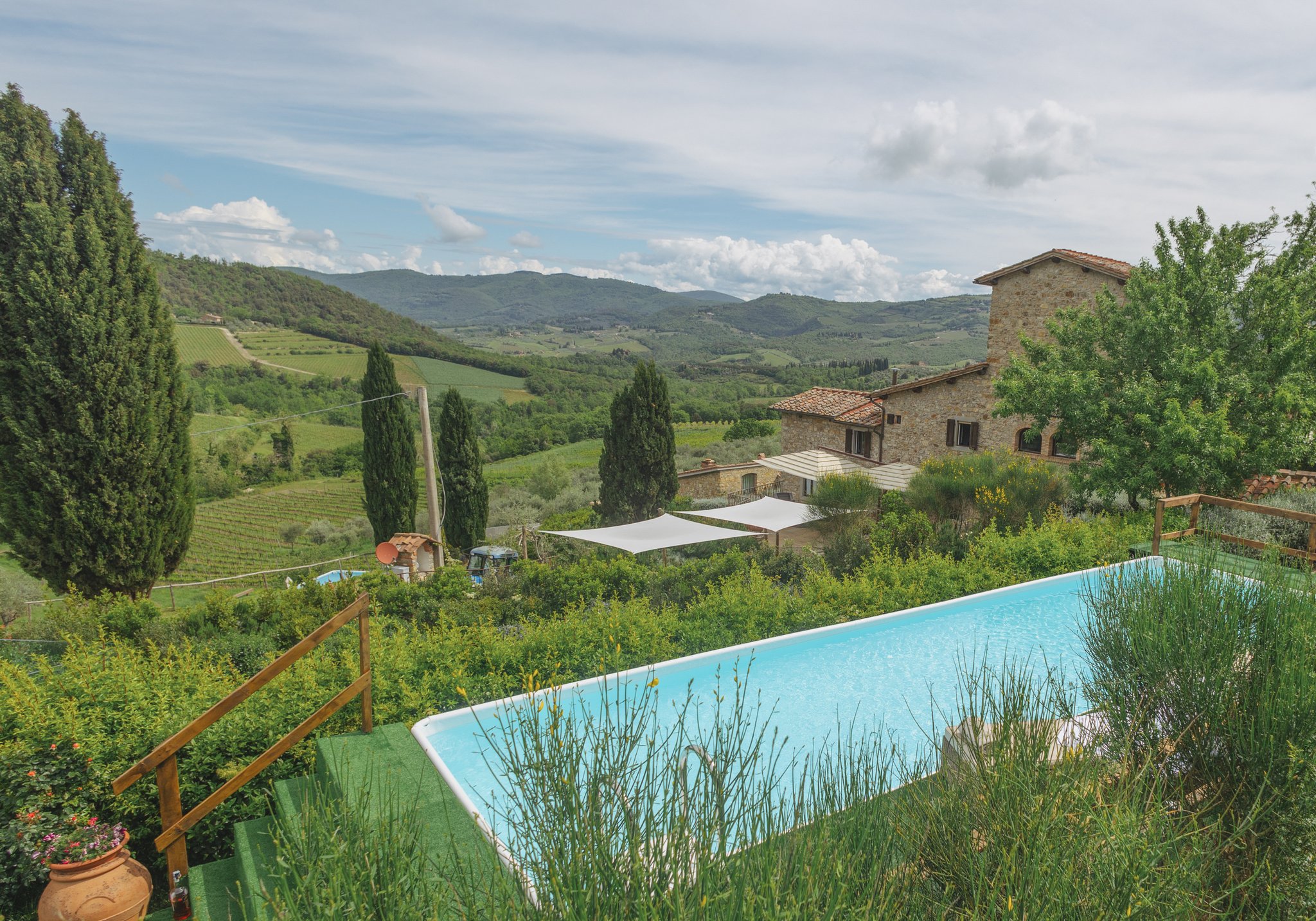 1-Tuscany-luxury-vacation-rental-outdoor-pool-TU1001