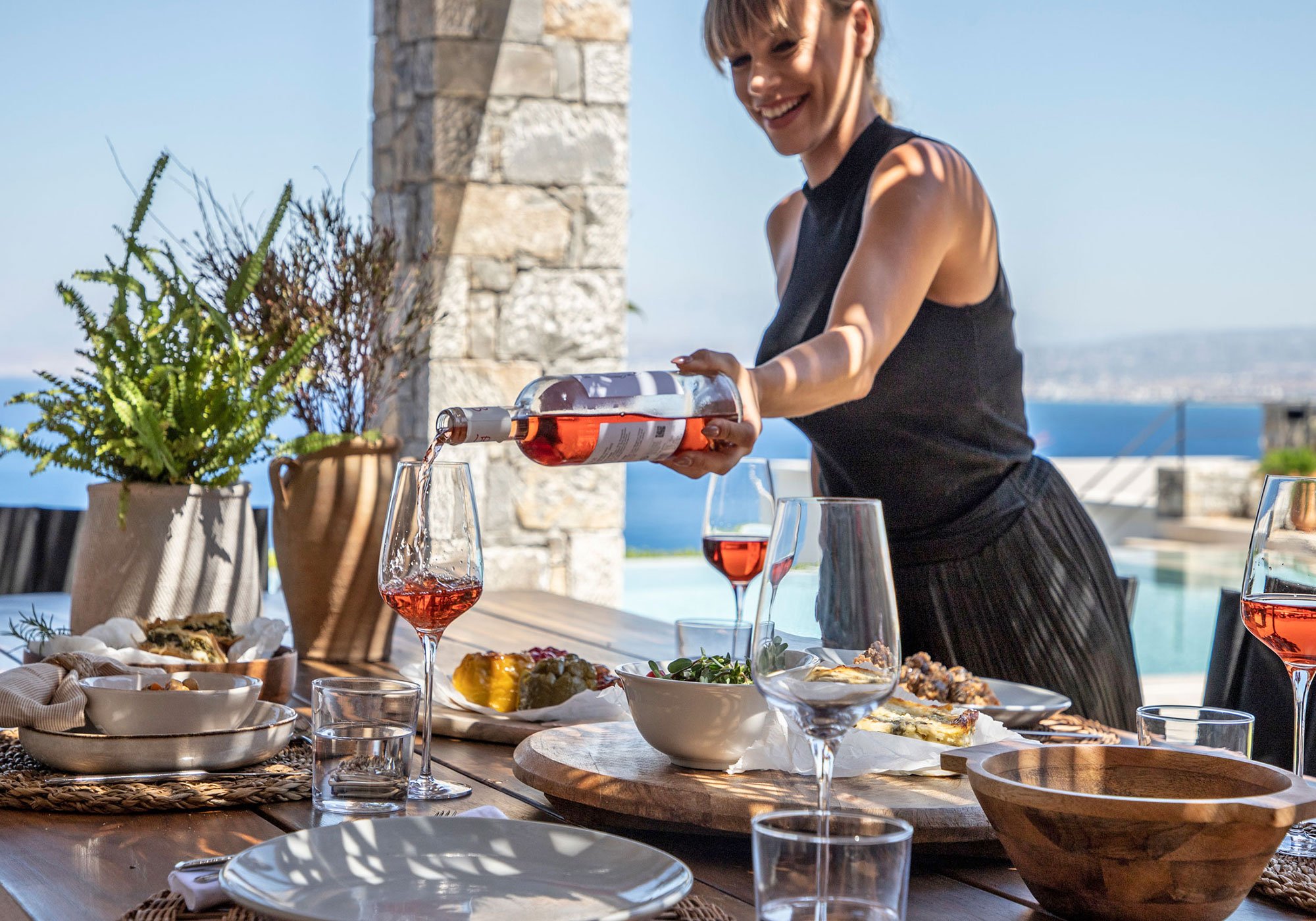 1-crete-luxury-holiday-villa-outdoor-dining-CRT1001