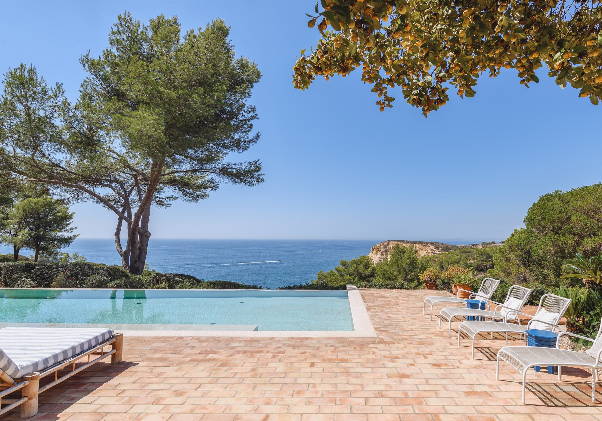 3-Portugal-Algarve-luxury-villas-rental-pool-AGV1001