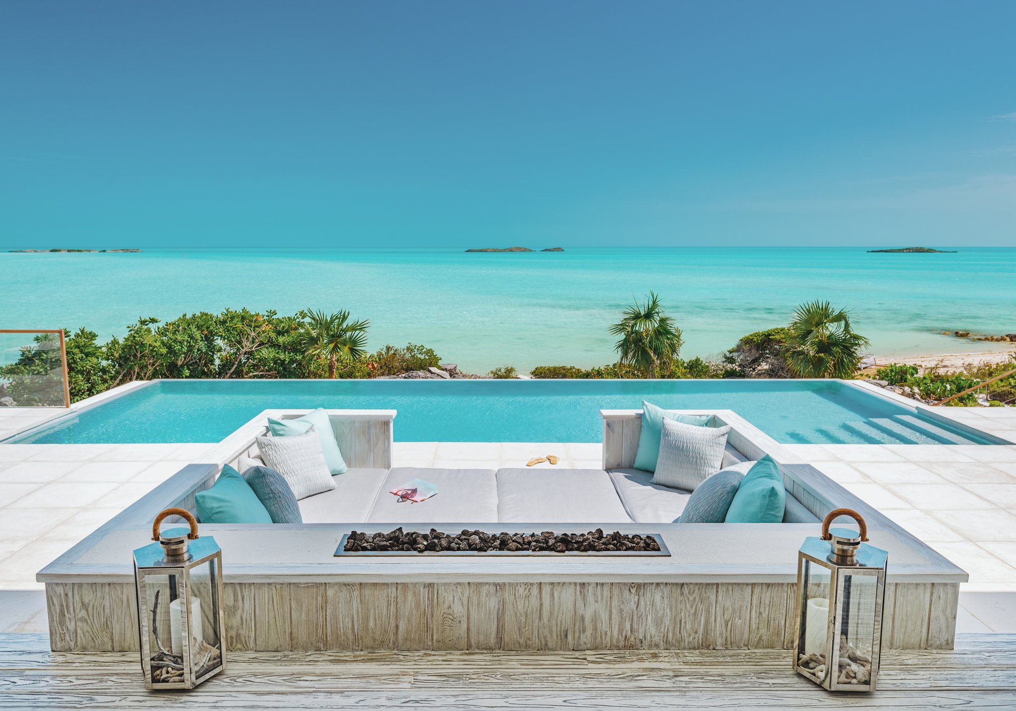 5-Turks-and-Caicos-Luxury-Villa-Vacation-outdoor-lounge-TC1007