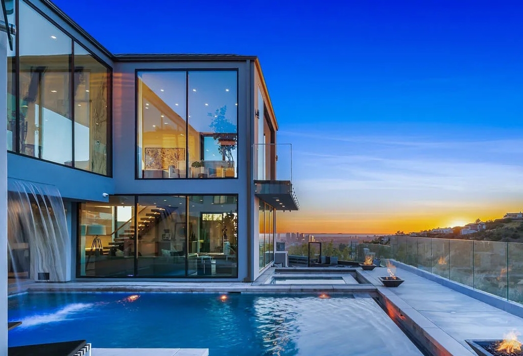 Villa Sunset Plaza Luxury Vacation Villa Rentals